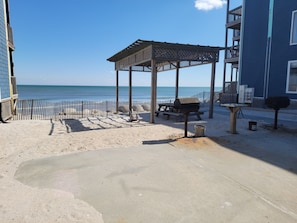 community grill area with an ocean view! Located behind laundry house