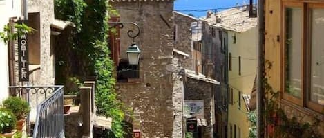 Haut de Cagnes - The restaurant street 