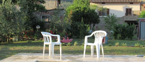 piscina acqua dolce fronte casa