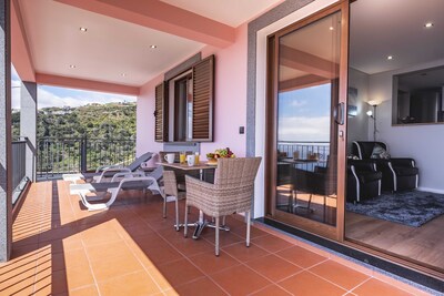 Holiday apartment- with large terrace with spectacular sea and mountain views