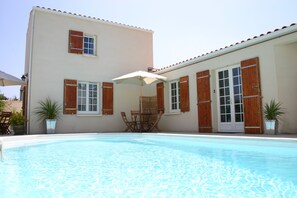 Rest of residence and pool