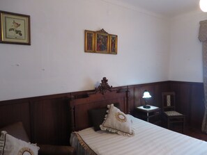 Bedroom nr 1 with wood pannels and antique hand made bed