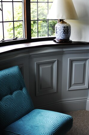 Oak rear window