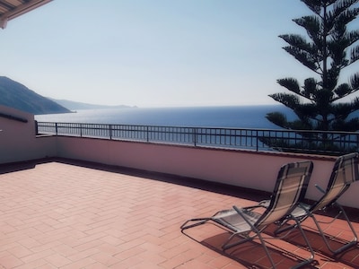 Appartamento con splendida terrazza vista mare 