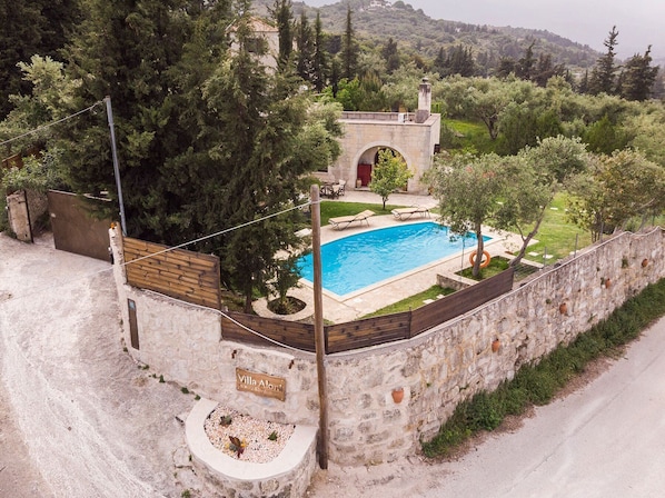 Water pool - Villa Aloni