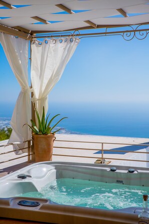 OPEN AIR JACUZZI in the courtyard infinitive views to the Med sea