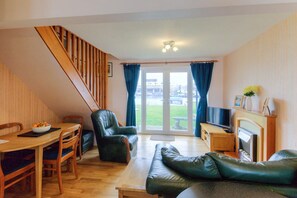 Another view of the lounge in Star Cottage