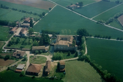 Una casa antigua en el pueblo del castillo de Lisignano. 