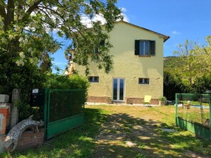 Front entrance to property