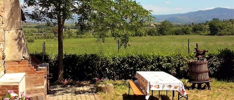 Alfresco dining with mountain views