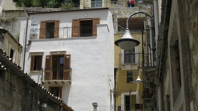 Puccia Holiday House: in the historic center of Modica, 2 bedrooms, 2 bathrooms