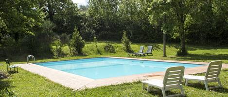 piscina in giardino