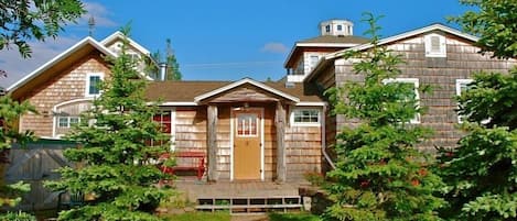 The North Shore Fisherman's Cabin in summer