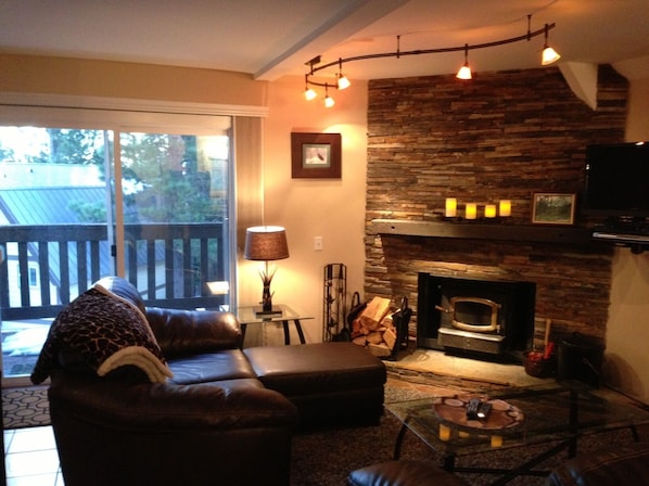 Modern, cozy, and ready for you to come up and relax. Enjoy the fireplace!