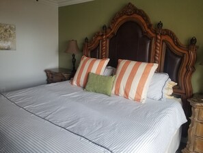 Luxurious King size bed ready for a king and his queen!