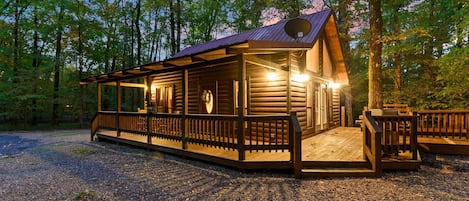 Oakridge Honeymoon Cabin