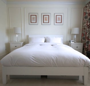 3 bedroom, 3.5 bath Kitsilano Luxury Custom Build  -  sleeps 6+
