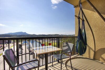 Lisa's Mountain  Blessing Leather Recliners, Hammock & Mountain Views.  ADA Acc