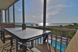 Oh! What a beach view. 