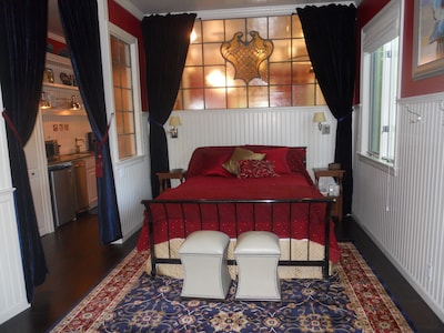 Exquisite Historic Suite Close to Downtown  14-21673