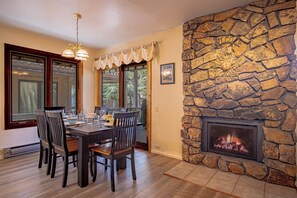 Dining Area Seats 6