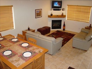 Very comfortable living room! 
Flat screen televison, and space for everyone!