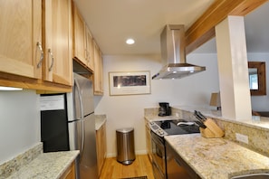 High end kitchen - Stainless throughout, granite counters, awesome lighting.