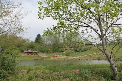 'It's Time To Unwine' HOT TUB, waterfront and viewing the BlueRidge Parkway