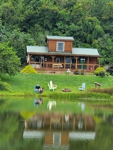 'It's Time To Unwine' HOT TUB, waterfront and viewing the BlueRidge Parkway