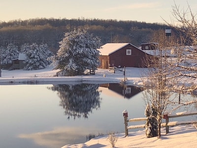 'It's Time To Unwine' HOT TUB, waterfront and viewing the BlueRidge Parkway