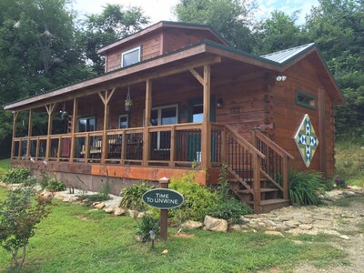 'It's Time To Unwine' HOT TUB, waterfront and viewing the BlueRidge Parkway