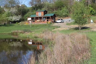 'It's Time To Unwine' HOT TUB, waterfront and viewing the BlueRidge Parkway