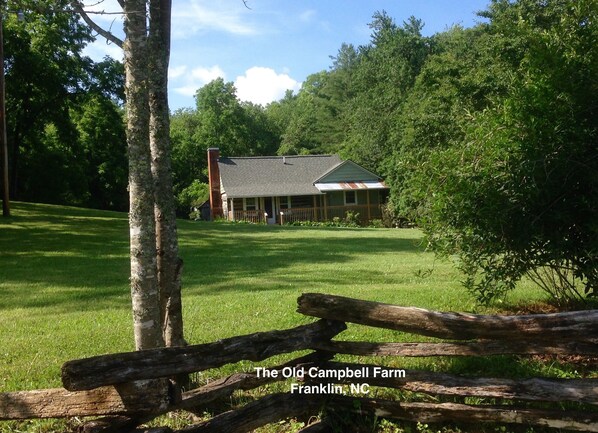Nestled in a large lawn, perfect for a family ball game, feel relaxation begin