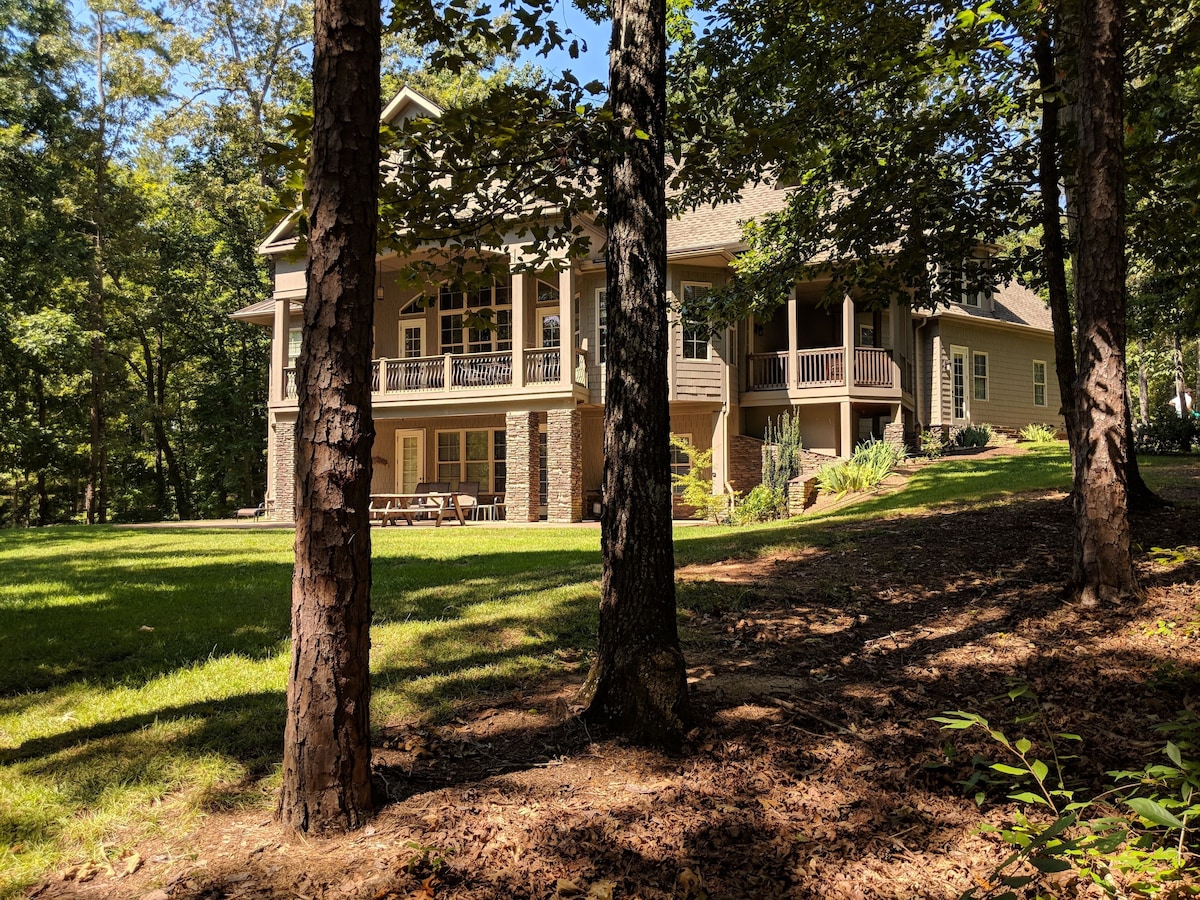 Lake Front, Quiet, Private cove on 4.75 acres, Canoe, 2 Kayak, 2 boat docks
