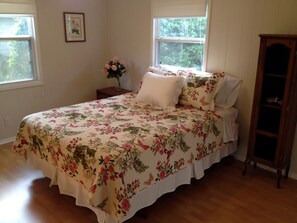 Master Bedroom Suite, Queen Bed, Private Bath