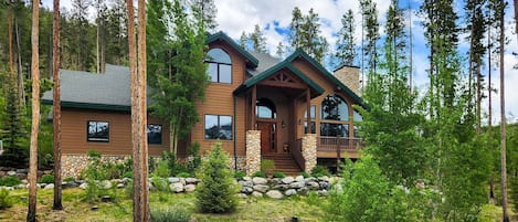 Rocky Pine Lodge