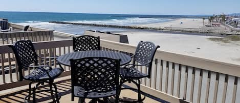 Spacious Penthouse Patio
