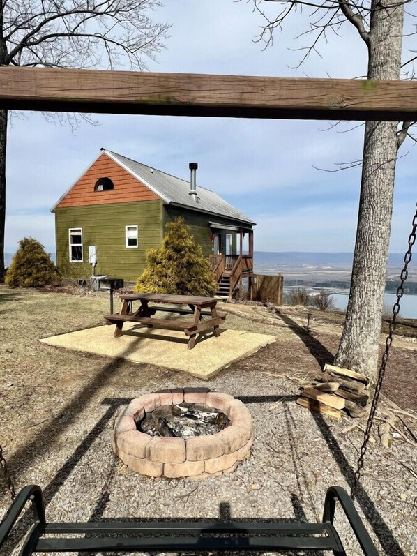 outdoor area & cabin