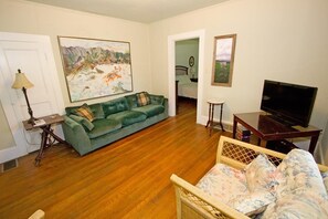 Spacious open living area, satellite TV/DVD, river and hiking original art work.