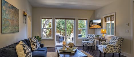 Living Room & Private Outdoor Patio