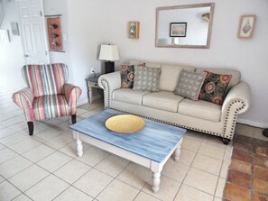 Newly remodeled open living, dining, kitchen, lg screen tv, sleeper sofa, futon