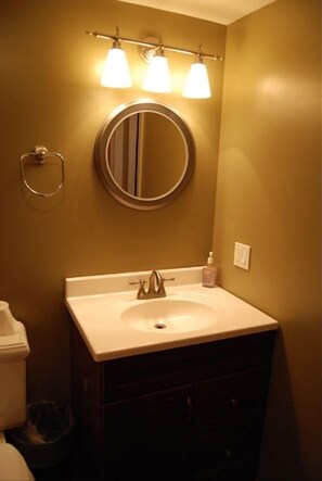 Bath vanity