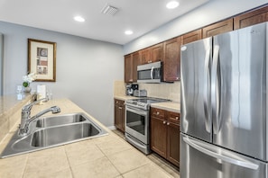 Full size kitchen