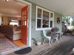 Front entry way with front porch
