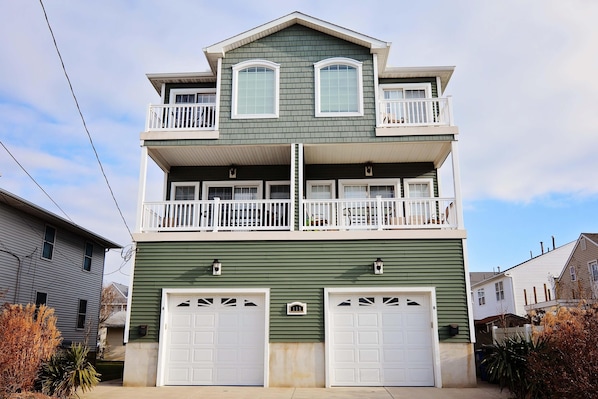 Front view of house - Unit A is on left side