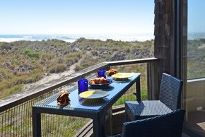 Just you, your coffee and the ocean for breakfast!
