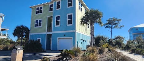 Afterdune Delight with parking for five cars