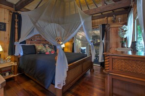  Bali House  Oceanview  w/  covered deck and cal King bed.