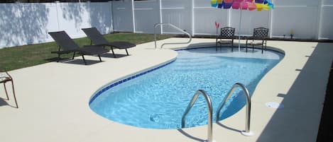 Private Pool with sun shelf