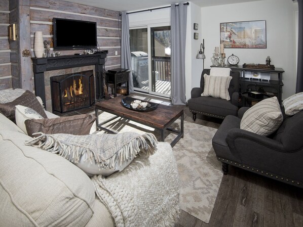 Living Room w/ Sleeper Sofa